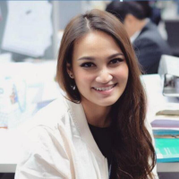 นักแปลพลอย