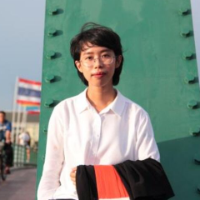 นักแปลพลอย