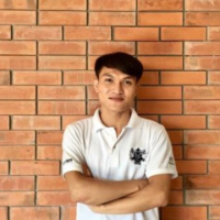 นักแปลผ่องแผ้ว