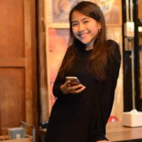 นักแปลเอลล่า