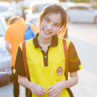 นักแปลนินิว
